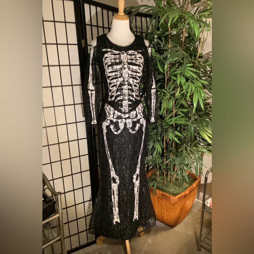 Lace skeleton mermaid gown